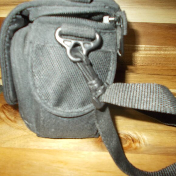 Lowepro Small Camera Bag - Picture 2 of 9